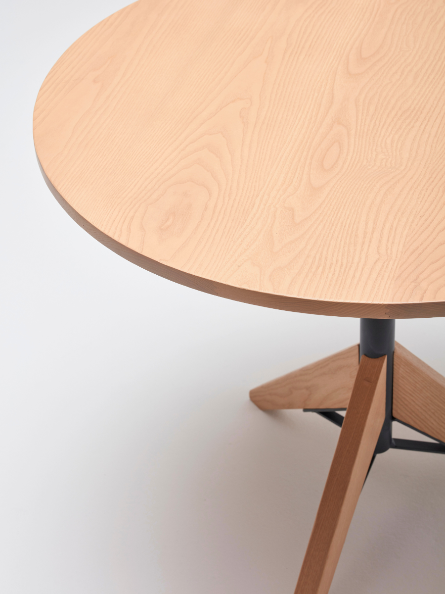 Contemporary 3-Leg Pedestal