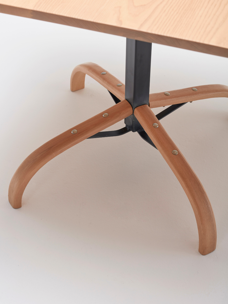 Traditional 4-Leg Pedestal