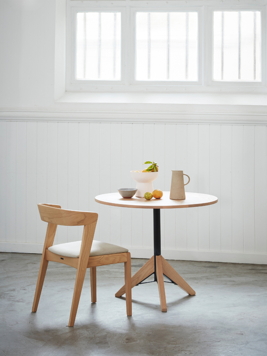 Contemporary 3-Leg Pedestal