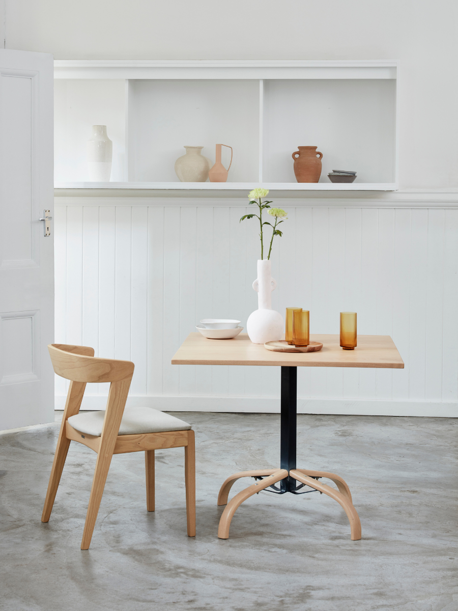 Traditional 4-Leg Pedestal